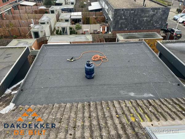 Dakreparatie plat dak met bitumen in De Bilt