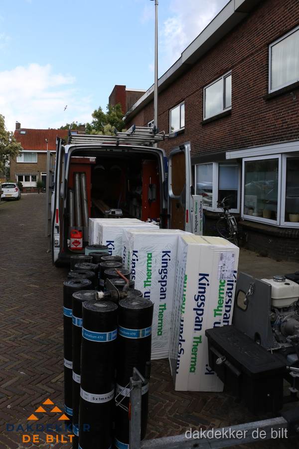 Levering van Kingspan isolatieplaten en bitumenrollen voor dakproject in De Bilt
