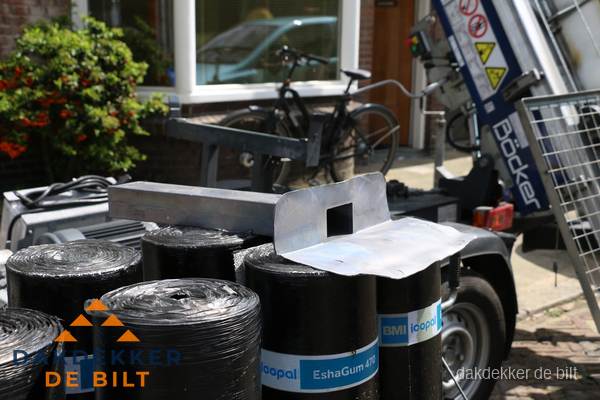 Dakbedekkingsmateriaal en dakgoot onderdelen in De Bilt