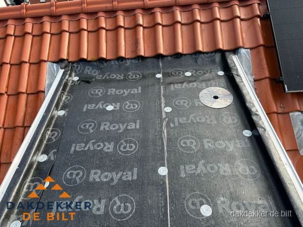 Nieuw dak met dakpannen en Royal onderlaag bij woning in De Bilt